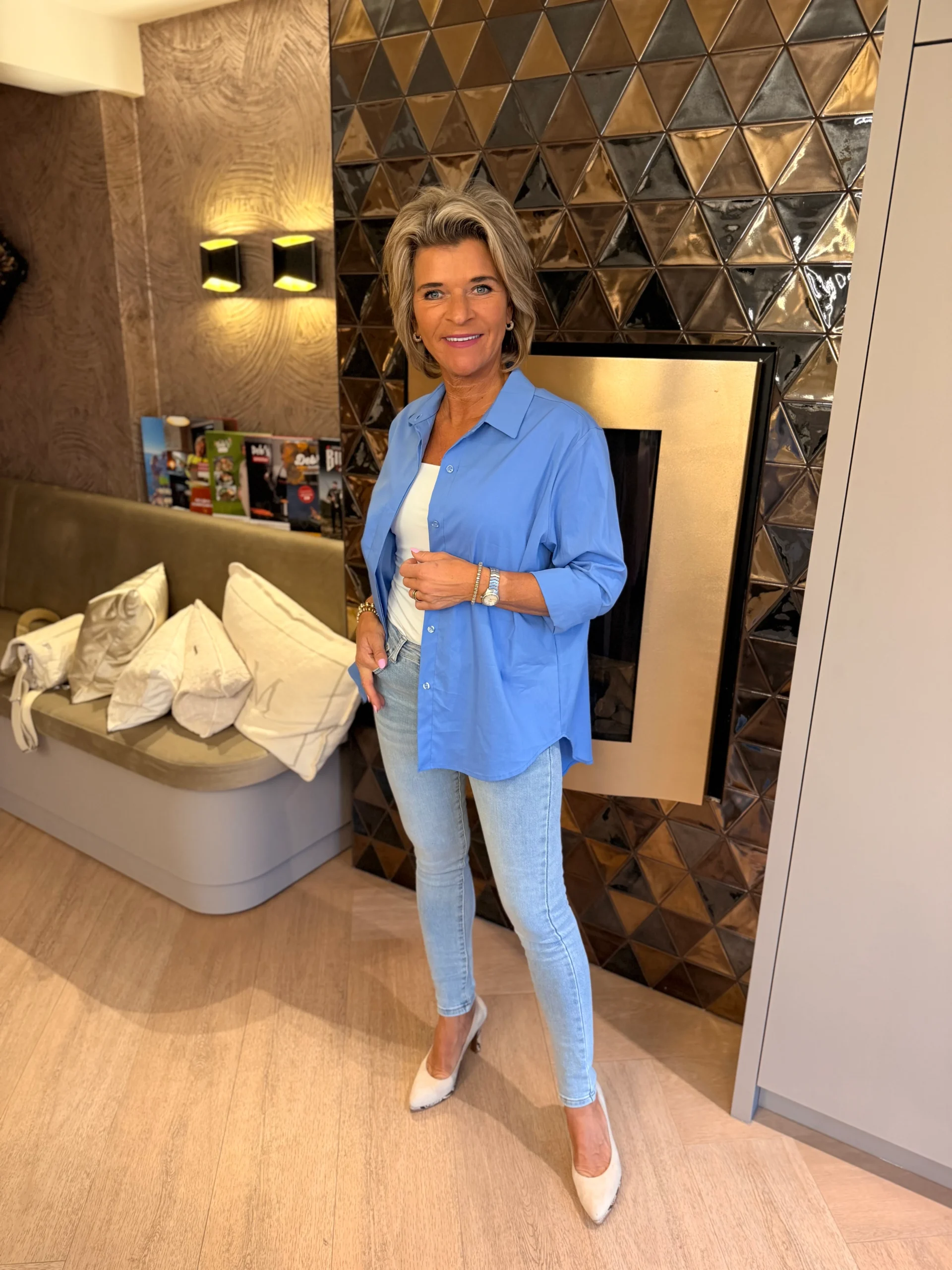 Blouse Lindsey | Lichtblauw - Afbeelding 2